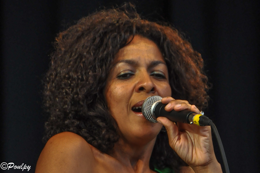 Nina de Papa – Chanteuse Brésilienne