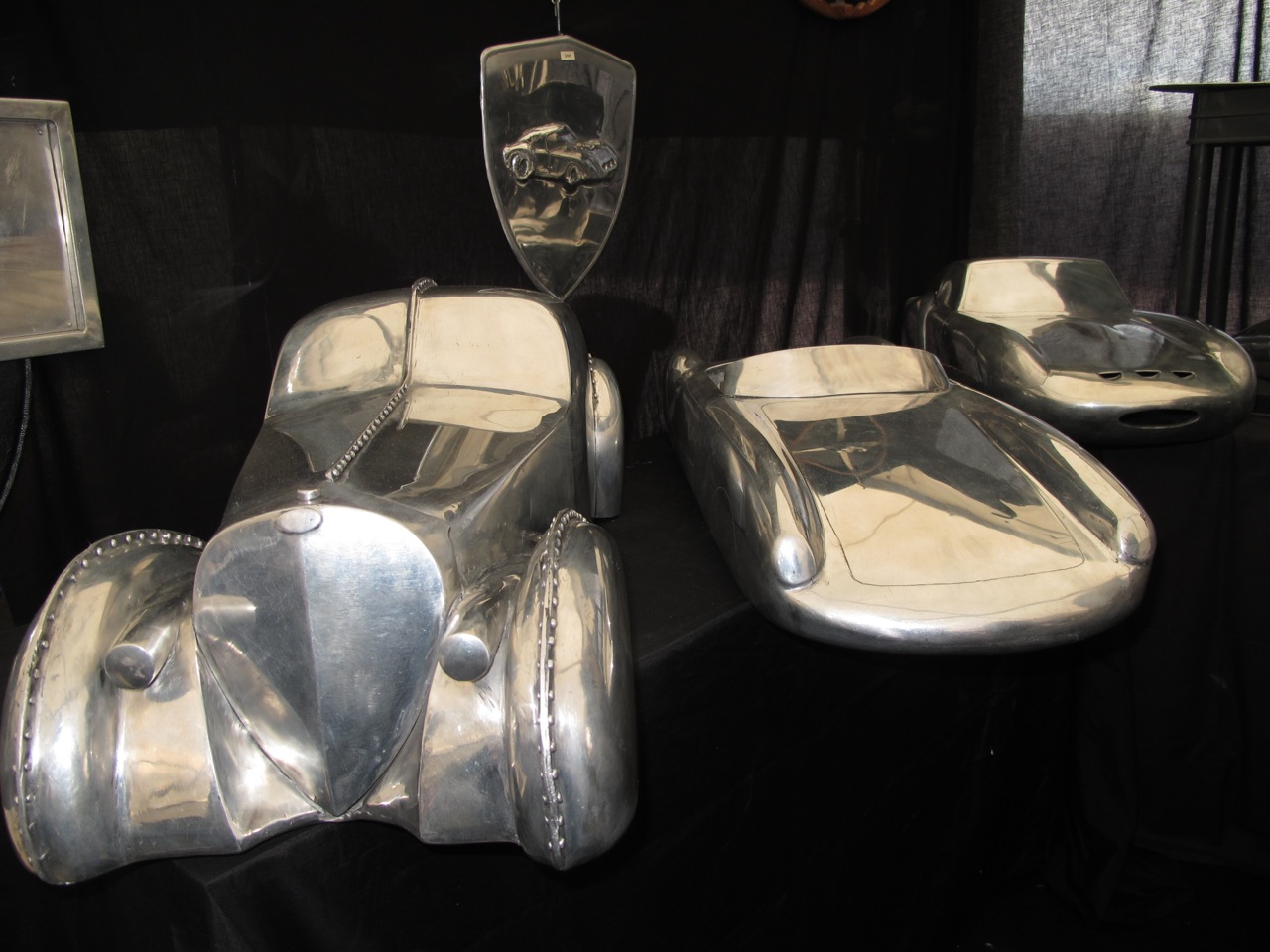 Robert COVILI, création d’oeuvres d’art en aluminium.